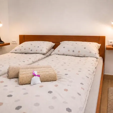 Apartment Cozy In Old Town-walk To Cathedral-self Check-in Sarajevo